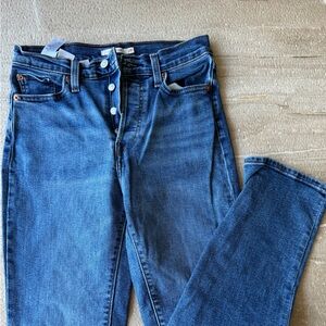 Levi Wedgie Straight Size 28